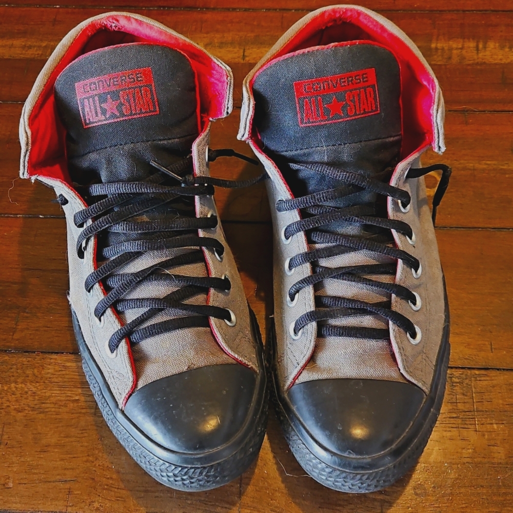 Mens Chuck Taylor's size 11 skate shoe